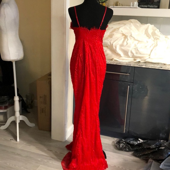 Red scalloped fringe lace maxi - Picture 7 of 9